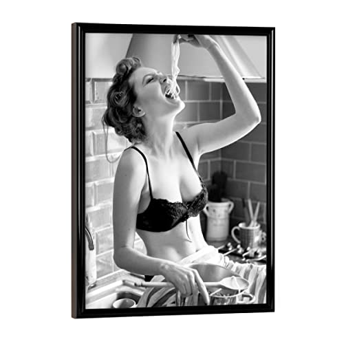 artboxONE Poster mit schwarzem Rahmen 18x13 cm Essen & Trinken Spaghetti Lover - Bild Woman Essen Female von artboxONE