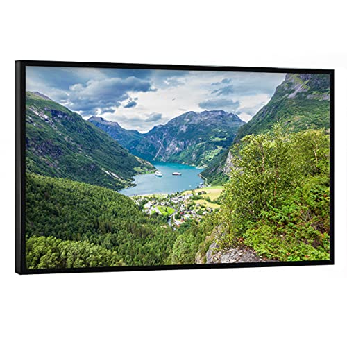 artboxONE Poster mit schwarzem Rahmen 30x20 cm Natur Geiranger und Fjord - Bild Fjord Baum Berg von artboxONE