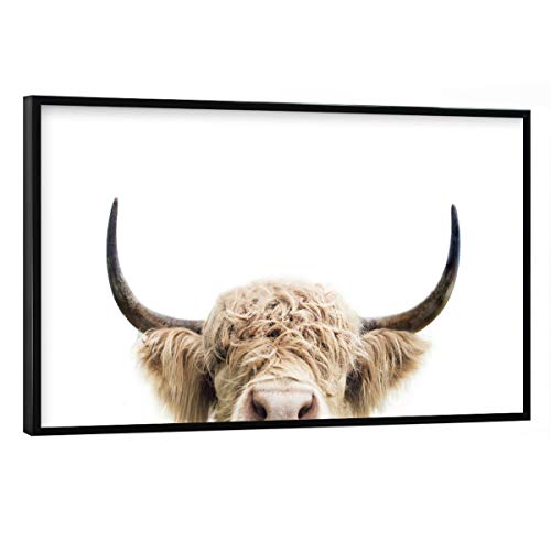 artboxONE Poster mit schwarzem Rahmen 90x60 cm Natur Peeking Cow - Bild Kuh Bauernhof Tier Art braune Kuh von artboxONE