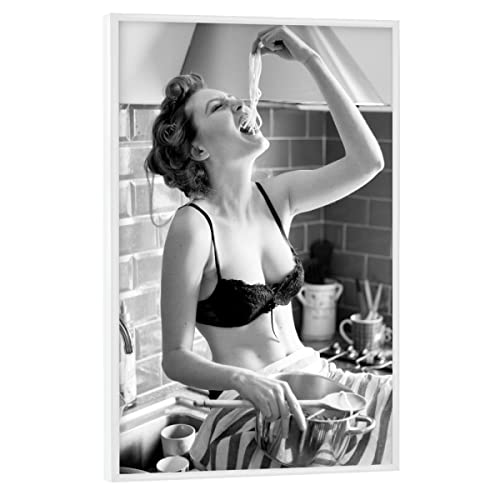 artboxONE Poster mit weißem Rahmen 60x40 cm Essen & Trinken Spaghetti Lover - Bild Woman Essen Female von artboxONE