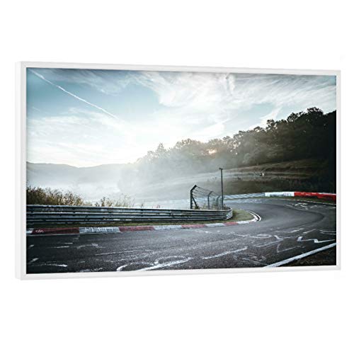 artboxONE Poster mit weißem Rahmen 75x50 cm Sport/Motorsport Die Rennstrecke im Herbstnebel - Bild nürbrurging von artboxONE