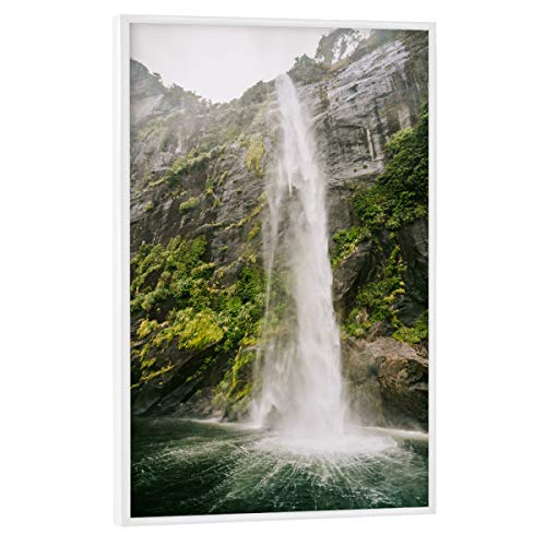 artboxONE Poster mit weißem Rahmen 90x60 cm Natur Milford Sound - Neuseeland - Bild Wasserfall fels felsen von artboxONE