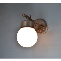 Handgefertigte Pinecone Außenwandleuchte, Schmiedeeisen Außenleuchte von arteferrum