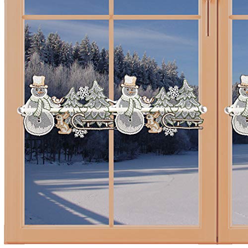 Winter-Feenhaus-Gardine Schneemann mit Schlitten Mini-Scheibengardine aus Echter Plauener Spitze von artex deko