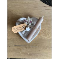Geschenkset Einzug Häusschen Mit Herztablett Und Kerze Geschenkset Einzug Häusschen Mit Herztablett Und Kerze von artfuldekodesigns