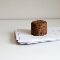 Briefbeschwerer, Briefbeschwerer Aus Stahl Und Kork, Buchstütze - Nucleo von artfulita