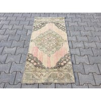 Vintage Teppich Teppich, Kleiner Boho Design Gedeckter Blumenteppich, Bereich Badeteppich, 66 X 143 cm von arthandmadetr