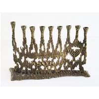 "Eine Vintage Chanukka-Menora Aus Massivem Messing, "Judaica", Hergestellt in Israel Von "Weinberg" Und Signiert." von artnharmony58