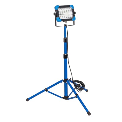 as - Schwabe Slimline Pro LED Strahler 50W 6.500 lm - mit Stativ verstellbar von 0,88 m bis 1,77 m - original OSRAM Chip - IP65 Strahlergehäuse - Schutzgitter - 5 m Leitung - Tragetasche - IP44, 46444 von as - Schwabe