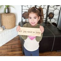 Recyceltes Holzschild All You Braucht Ist Liebe Zitat, Rustikales Wohndekor Recyceltes Holzschild All You Braucht Ist Liebe Zitat, Rustikales Wohndekor von asisdesignsshop