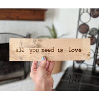 Recyceltes Holzschild All You Braucht Ist Liebe Zitat, Rustikales Wohndekor Recyceltes Holzschild All You Braucht Ist Liebe Zitat, Rustikales Wohndekor von asisdesignsshop