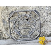 Vintage Aluminium-Untersetzer Mit Gämsen-Kampf-Design von atelierdemadamerose