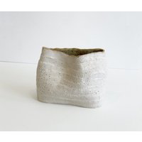 Abstrakte Weiße Porzellanvase von ateliergazellebastan