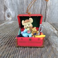 Vintage Baby Maus in Spielzeug Box Ornament Erste Weihnachten Junge Brust Rot Westmar Teddybär Horn von atgrandmastable