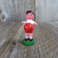 Vintage Basketball Spieler Holz Ornament Weihnachten Holzszene Figur Dorf von atgrandmastable