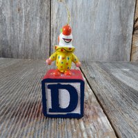 Vintage Clown Alphabet Block Holz Ornament Blau Rot Gelb von atgrandmastable