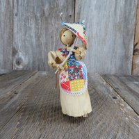 Vintage Corn Husk Puppe Ornament Dame Mit Regenschirm Patchwork Schürze Weihnachten von atgrandmastable