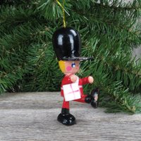 Vintage Holzgarde Spielzeug Soldat Ornament Shopper Weihnachten Holz Geschenk von atgrandmastable
