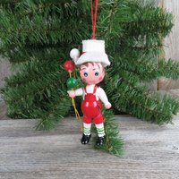 Vintage Junge Mit Ballon Holz Ornament Filzhut Weihnachten von atgrandmastable