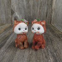 Vintage Kätzchen Katze Kitty Salz Pfefferstreuer Bisque Keramik Braun Blume 70Er Oder 80Er Jahre Made in Korea von atgrandmastable