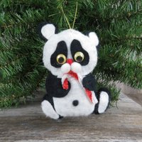 Vintage Panda Bär Plüsch Ornament Weihnachten Googly Augen Stoff Filz Schwarz Weiß Stofftier von atgrandmastable