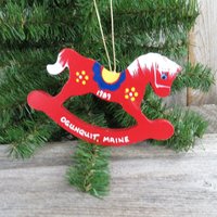 Vintage Schaukelpferd Ogunquit Maine Holz Ornament Weihnachten Rot Souvenir Tourist von atgrandmastable