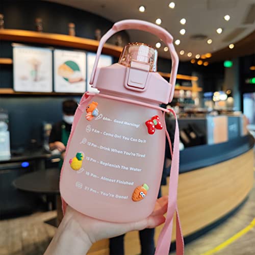 Trinkflasche mit Strohhalm 1.3L, Wasserflasche mit Zeitmarkierungen, Tragbare Sportwasserflasche, Mit 3D-Kawaii-Aufkleber, Perfekt für Kinder, Outdoor, Wandern, Schule, Fahrrad(BPA frei) (Rosa) von atture