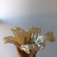 1980S Vintage Irisierende Blumen Glas Schale - Einzigartiges Gelb/Braun Dekor von awildtonic