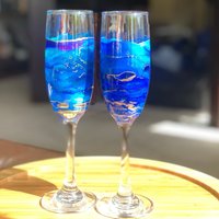 Ein Paar Leuchtender Blauer Sektkelche, Perfekt Für Eine Bar Oder Ein Geschenk Hochzeit, Jubiläum, Junggesellenabschied, Geburtstag, Neujahrsparty von babpaintedglassware