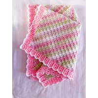 Handgehäkelte Babydecke | Pastellfarben Weiß, Rosa, Lime Kinderbett + Kinderwagen von babyknitsbyemmaau