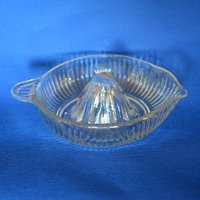 Antikes Klares Gepresstes Glas Geriffelte Seiten Zitrus-Reibahle/Obst-Entsafter - Retro-Küchenwerkzeug von backstashandbygones