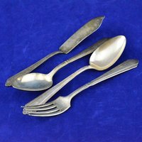 Wilshire Silberbesteck Von International Silver 1933 - Abendessen Gabel, 2 Löffel, Buttermesser Silber Platte Art-Deco-Design Flachware von backstashandbygones
