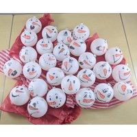 Glitzernde Schneemann Kugel Ornament von basicallyBaca