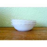 Vintage Anker Hocking Vorstadt Weiß Und Gold Schale von basicallyBaca