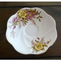 Vintage Queens Porzellan Untertasse von basicallyBaca