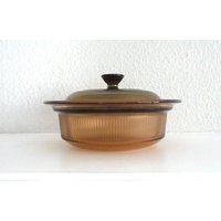 Vision Amber Runde Auflaufform Mit Deckel 24 Oz von basicallyBaca