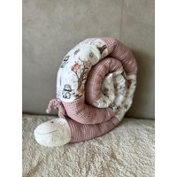 Be Froggy Schnecke Rolle Stillkissen Dekokissen Waldtiere Reh Altrosa Be Froggy Schnecke Rolle Stillkissen Dekokissen Waldtiere Reh Altrosa von befroggyDE