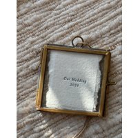 Unsere Hochzeit 2025/2024 Weihnachtsverzierung Feiertagsverzierung, Kundengerechter Feiertags-Fotorahmen Unsere Hochzeit 2025/2024 Weihnachtsverzierung Feiertagsverzierung, Kundengerechter Feiertags-Fotorahmen von belindalovelee