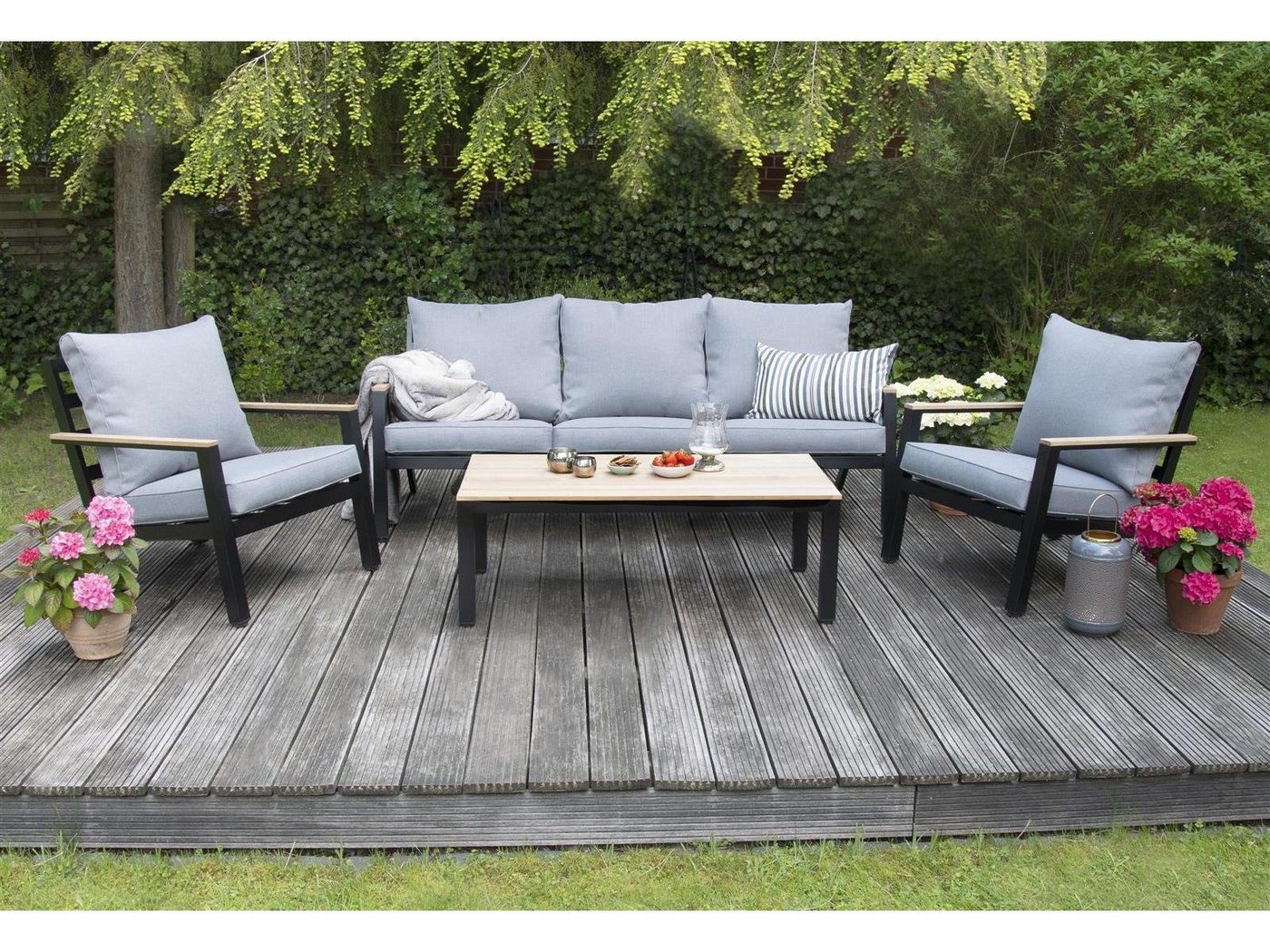 bellavista - Home&Garden® Gartenlounge-Set Aluminium Gartenmöbel Lounge Lamego, (Set, 4-tlg), Armlehnen und Tischplatte aus Teakholz von bellavista - Home&Garden®