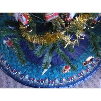 Nussknacker-Weihnachtsbaum-Rock, Blauer Gesteppter Baumrock, 50-Zoll-Baumrock, Personalisierter Baumrock Nussknacker-Weihnachtsbaum-Rock, Blauer Gesteppter Baumrock, 50-Zoll-Baumrock, Personalisierter Baumrock von bellazahn
