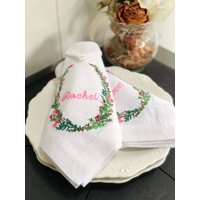 Gestickter Rosenkranz Leinenservietten Monogrammierte Tischwäsche von bellelinen