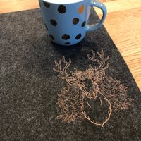 Tischset, Filz, Hirsch Mit Blumen von bellezzaverde