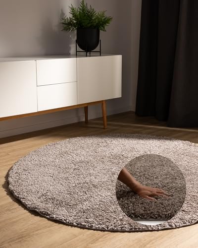 benuta Basic Hochflorteppich Teppich Wohnzimmer Sohari - Taupe 120 cm Rund - Minimalistischer Look - Weich & Waschbar - Für Schlafzimmer, Flur oder Esszimmer - Geeignet für Fußbodenheizung von benuta