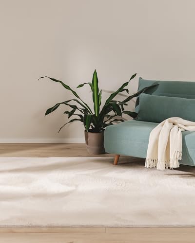 benuta Basic Kunstfaser Fellteppich Furry - Beige 60x120 cm - Weicher Wohnzimmerteppich - Anti-Rutsch-Rückseite - Waschbar - Für Fußbodenheizung geeignet benuta Basic Kunstfaser Fellteppich Furry - Beige 60x120 cm - Weicher Wohnzimmerteppich - Anti-Rutsch-Rückseite - Waschbar - Für Fußbodenheizung geeignet von benuta