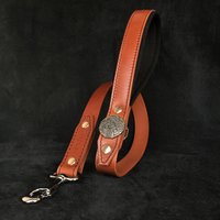 Bestia™ "Maximus" Echtleder Kurzleine Mit Ziernieten Und Weicher Griffpolsterung. 3 cm Breit. 100% Leder. Handgemacht in Europa von bestiadoggear