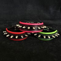 Das Bestia™ "Spiky" Halsband. Aus 100% Echtleder. Weich Gepolstert. Welpen Design. Stumpfspitzen. Pincher. Top Qualität. Handgemacht von bestiadoggear