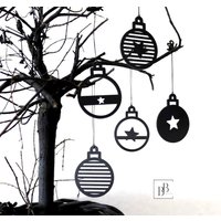 5-Er Set Weihnachtsanhänger Aus Holz in Schwarz Oder Weiß, Tannenbäume, Weihnachtsbaumschmuck, Weihnachtsbaumkugeln, Geschenkanhänger 5-Er Set Weihnachtsanhänger Aus Holz in Schwarz Oder Weiß, Tannenbäume, Weihnachtsbaumschmuck, Weihnachtsbaumkugeln, Geschenkanhänger von bibdecofieber