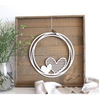 Weißer Fensterkranz Mit 2 Herzen, Wanddeko, Türkranz, Fensterdeko, Türschild, Fensterdeko Sommer Weißer Fensterkranz Mit 2 Herzen, Wanddeko, Türkranz, Fensterdeko, Türschild, Fensterdeko Sommer von bibdecofieber