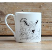 Durch Die Hecke "Schäfchen' Porzellan Becher Durch Die Hecke "Schäfchen' Porzellan Becher von birdcardsandprints