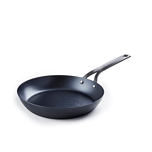 BK Black Steel Vorgewürzte 26cm Bratpfanne aus Kohlenstoffstahl, Geeignet für Induktion, Backofen- und Bratrostsicher bis 350C, Langlebig und Professionell, Schwarz von BK